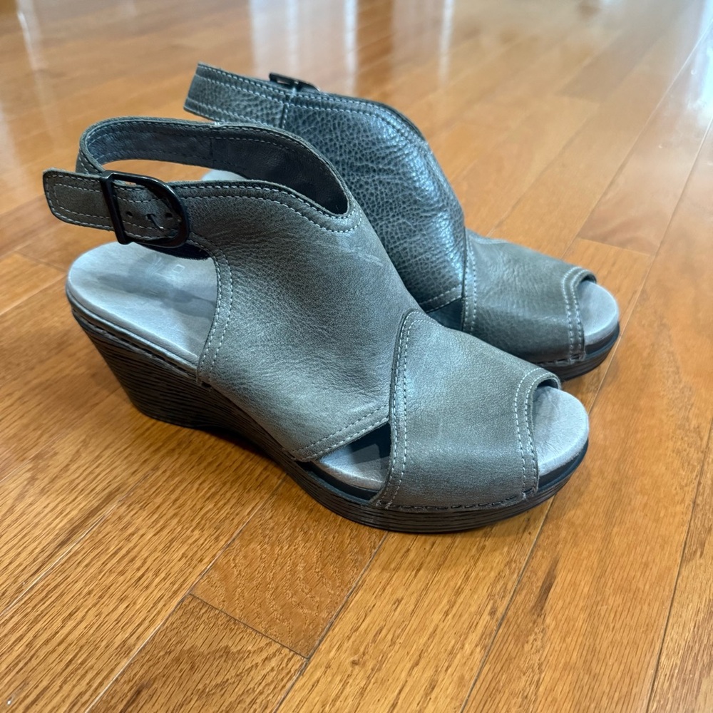 Dansko Vanda Ankle Booties Women's 38 7.5-8 Wedges Sandals Slingback Peep Toe